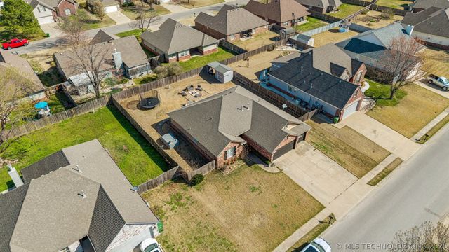 8027 Vintage Trace Drive, Claremore, OK 74019
