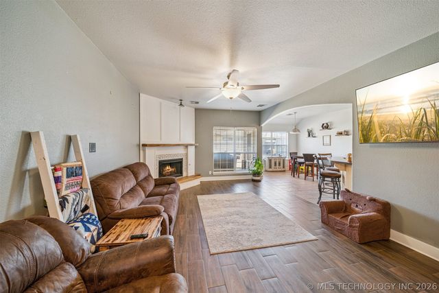 8027 Vintage Trace Drive, Claremore, OK 74019