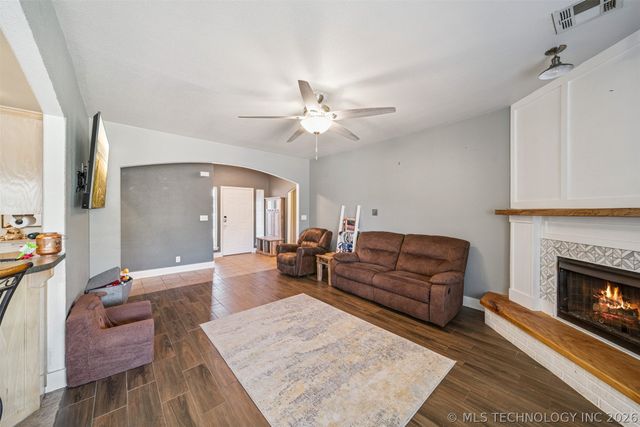 8027 Vintage Trace Drive, Claremore, OK 74019