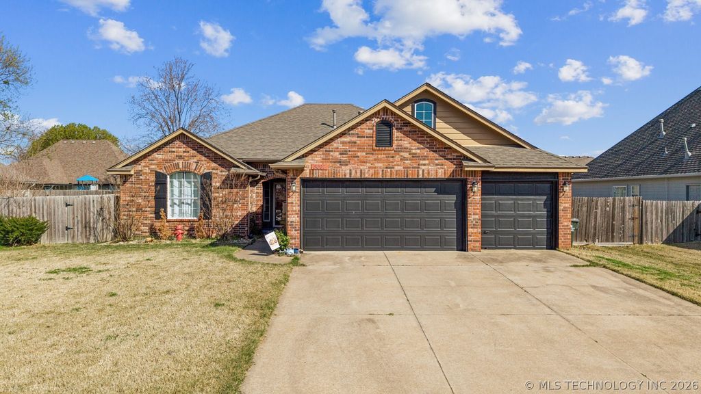 8027 Vintage Trace Drive, Claremore, OK 74019