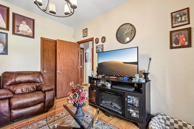 6 Crescent St, Somerville, MA 02143