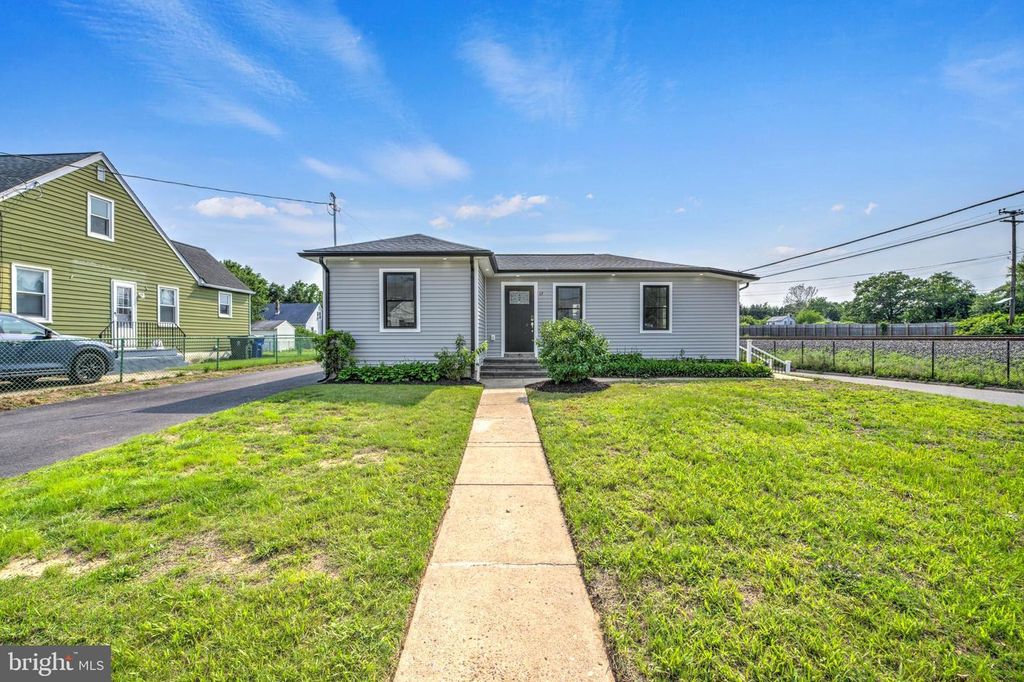 13 BAIRD AVE, Burlington, NJ 08016