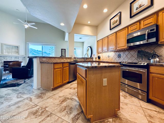 1465 W Bridalveil Place, Tucson, AZ 85737