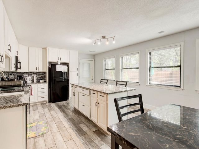 2801 W Biddison Street, Fort Worth, TX 76109