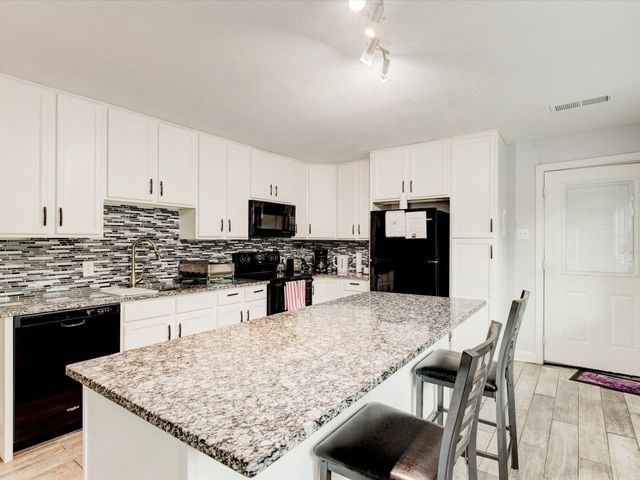 2801 W Biddison Street, Fort Worth, TX 76109