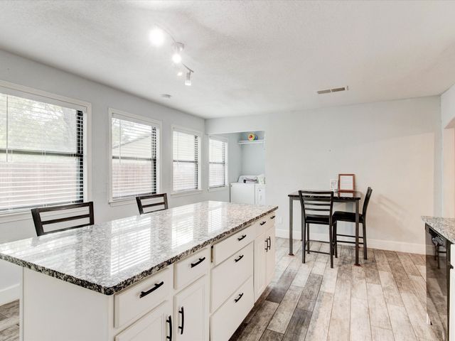 2801 W Biddison Street, Fort Worth, TX 76109