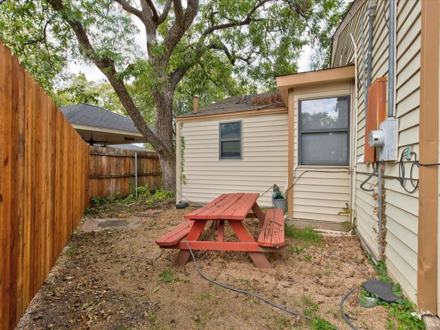 2801 W Biddison Street, Fort Worth, TX 76109