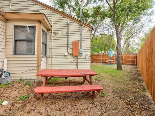 2801 W Biddison Street, Fort Worth, TX 76109