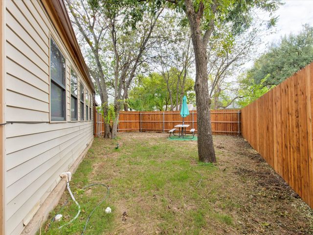 2801 W Biddison Street, Fort Worth, TX 76109