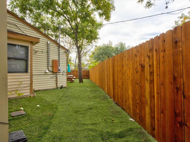 2801 W Biddison Street, Fort Worth, TX 76109