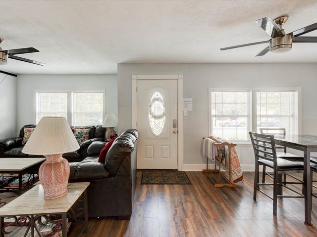 2801 W Biddison Street, Fort Worth, TX 76109