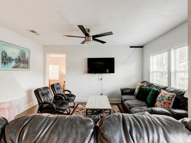 2801 W Biddison Street, Fort Worth, TX 76109