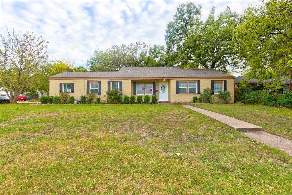 2801 W Biddison Street, Fort Worth, TX 76109