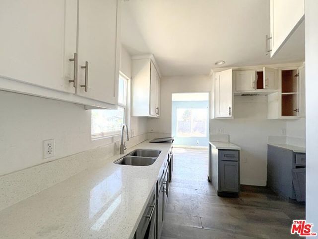 433 W 94th Street, Los Angeles, CA 90003