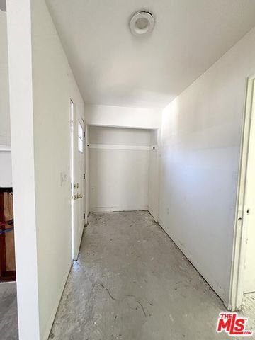 433 W 94th Street, Los Angeles, CA 90003