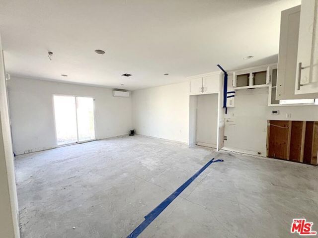 433 W 94th Street, Los Angeles, CA 90003