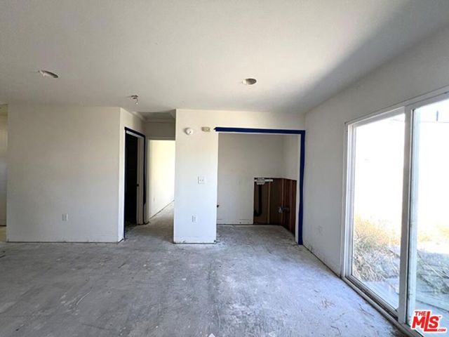 433 W 94th Street, Los Angeles, CA 90003