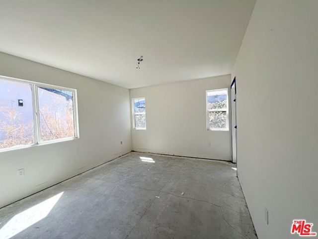 433 W 94th Street, Los Angeles, CA 90003