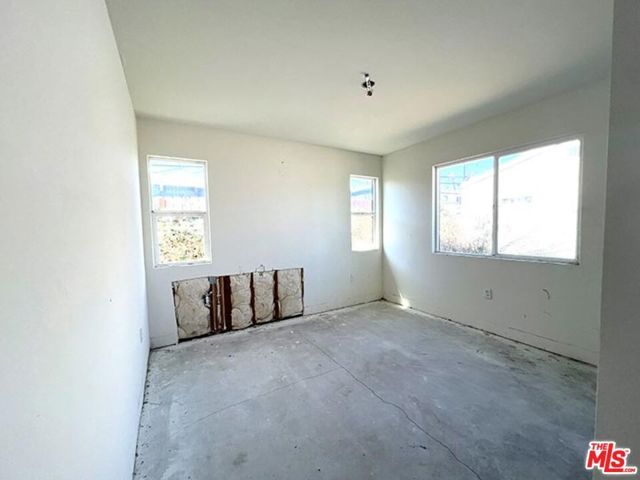 433 W 94th Street, Los Angeles, CA 90003