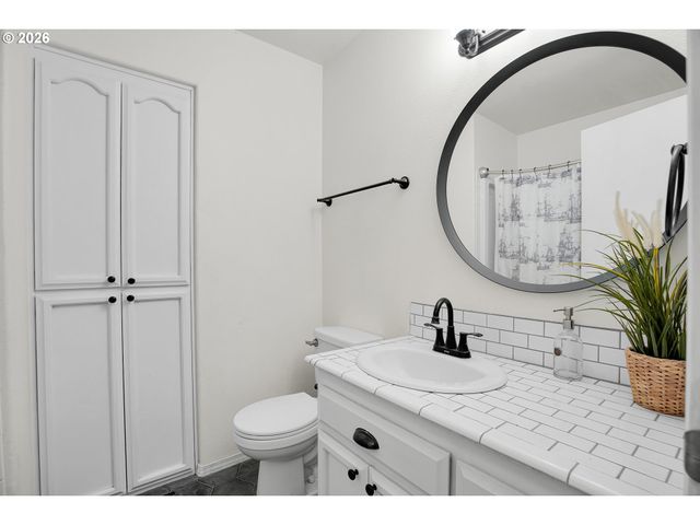 16610 Se HAROLD Ave, Milwaukie, OR 97267