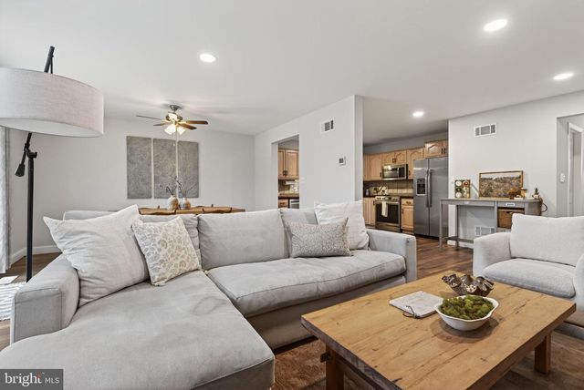 304 TREETOPS CT, Lancaster, PA 17601