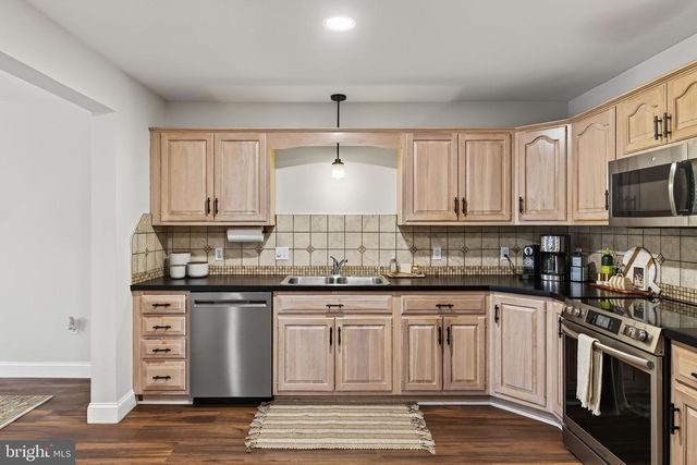 304 TREETOPS CT, Lancaster, PA 17601