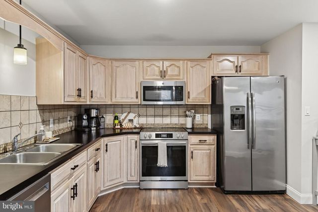 304 TREETOPS CT, Lancaster, PA 17601