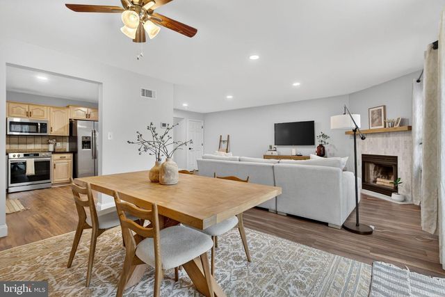 304 TREETOPS CT, Lancaster, PA 17601