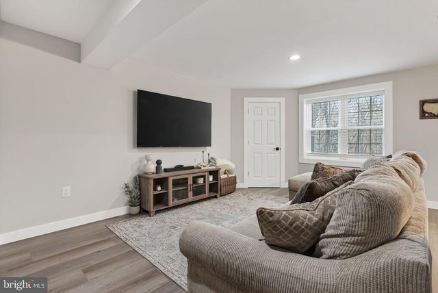 304 TREETOPS CT, Lancaster, PA 17601