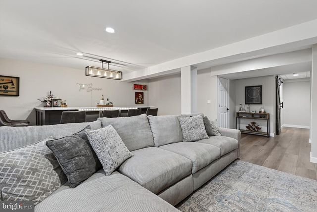 304 TREETOPS CT, Lancaster, PA 17601