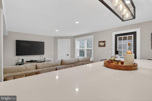 304 TREETOPS CT, Lancaster, PA 17601