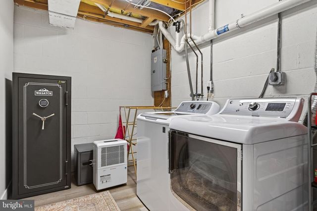 304 TREETOPS CT, Lancaster, PA 17601