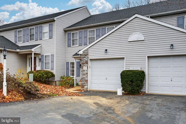 304 TREETOPS CT, Lancaster, PA 17601