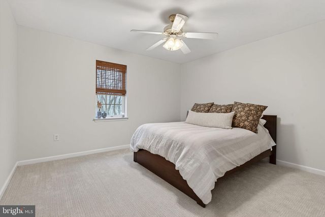 304 TREETOPS CT, Lancaster, PA 17601