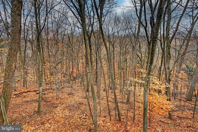 304 TREETOPS CT, Lancaster, PA 17601