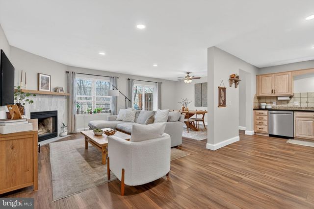 304 TREETOPS CT, Lancaster, PA 17601