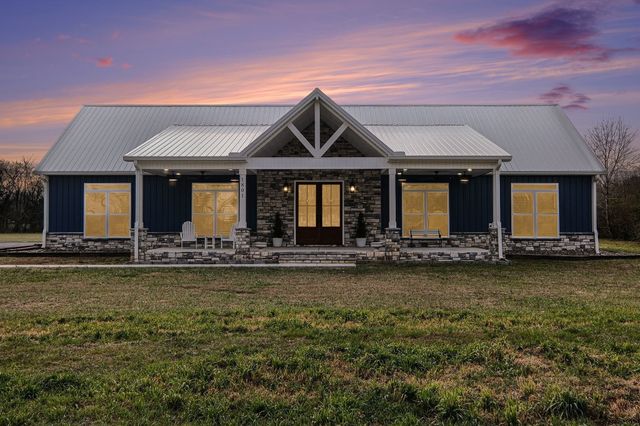 1801 Twin Caves Dr, Lewisburg, TN 37091