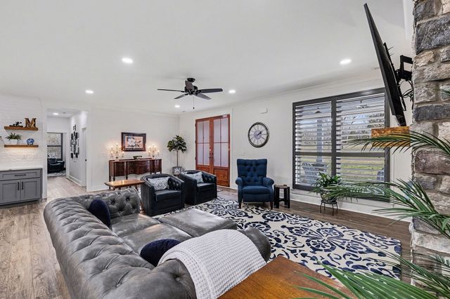 1801 Twin Caves Dr, Lewisburg, TN 37091