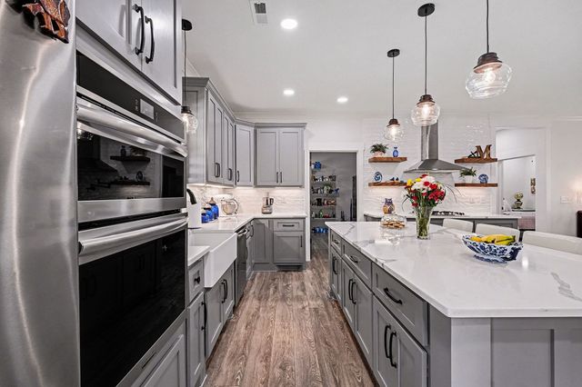 1801 Twin Caves Dr, Lewisburg, TN 37091