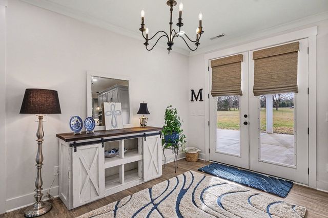 1801 Twin Caves Dr, Lewisburg, TN 37091