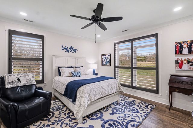 1801 Twin Caves Dr, Lewisburg, TN 37091