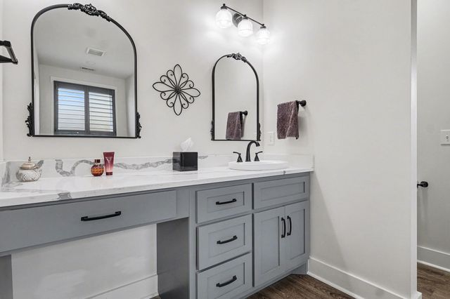 1801 Twin Caves Dr, Lewisburg, TN 37091