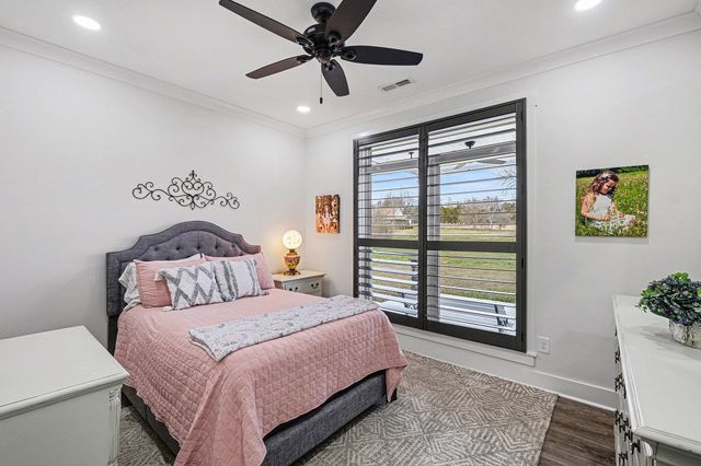 1801 Twin Caves Dr, Lewisburg, TN 37091