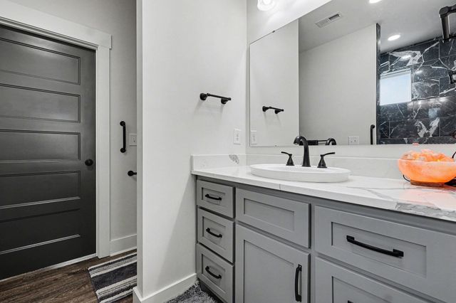 1801 Twin Caves Dr, Lewisburg, TN 37091