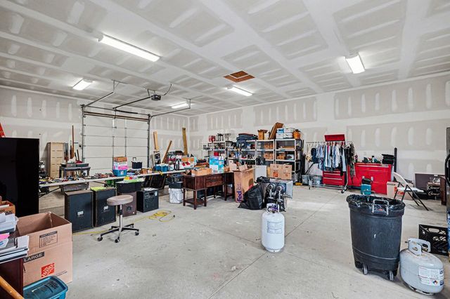 1801 Twin Caves Dr, Lewisburg, TN 37091