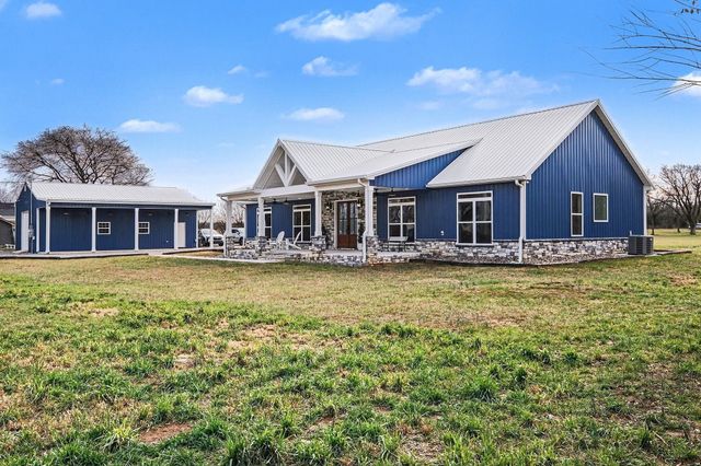 1801 Twin Caves Dr, Lewisburg, TN 37091