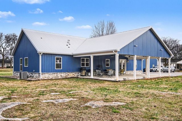 1801 Twin Caves Dr, Lewisburg, TN 37091