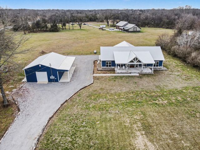 1801 Twin Caves Dr, Lewisburg, TN 37091