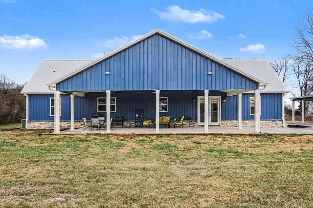 1801 Twin Caves Dr, Lewisburg, TN 37091