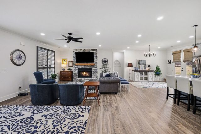 1801 Twin Caves Dr, Lewisburg, TN 37091